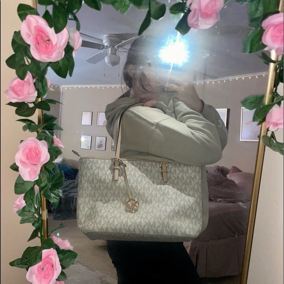 Michael Kors Jet Set Travel Tote Bag - Picture 8 of 9